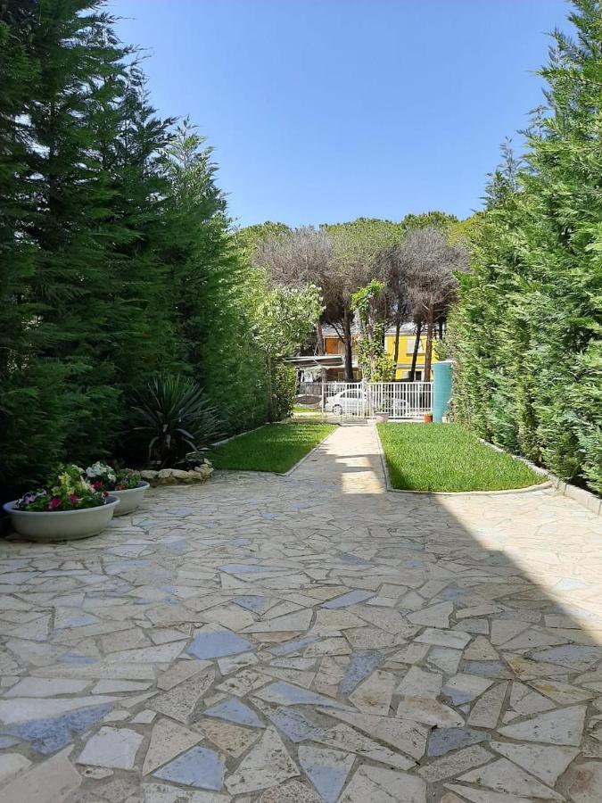 Villa Leyland Голем Экстерьер фото