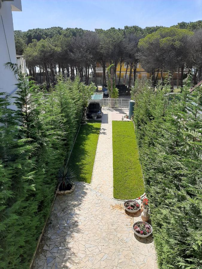 Villa Leyland Голем Экстерьер фото